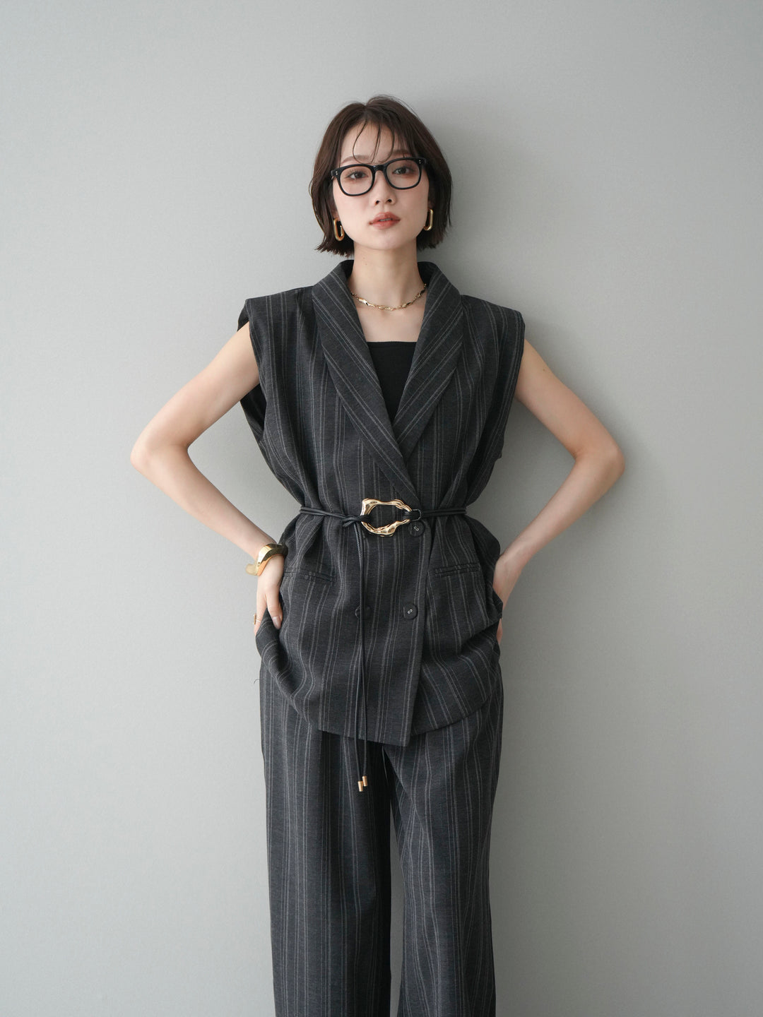 [SET]モチーフベルト付ストライプジレ＆パンツSETUP+選べるアクセセット(2set)