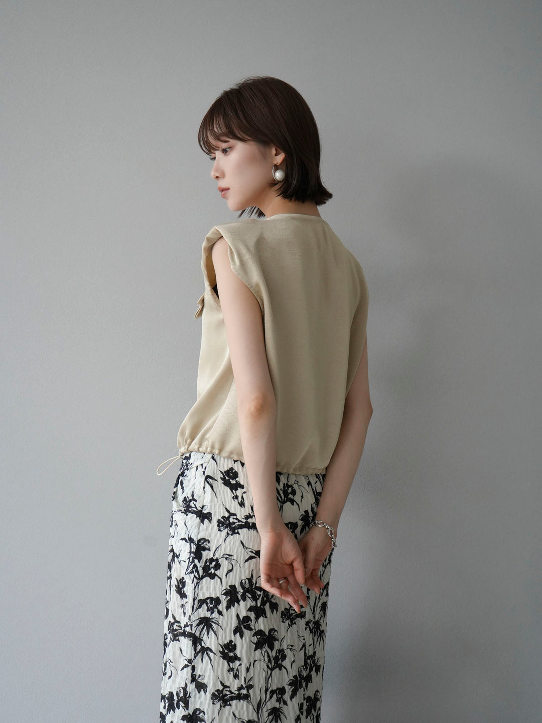 [Pre-order] Satin Drawstring Sleeveless Blouse/Beige