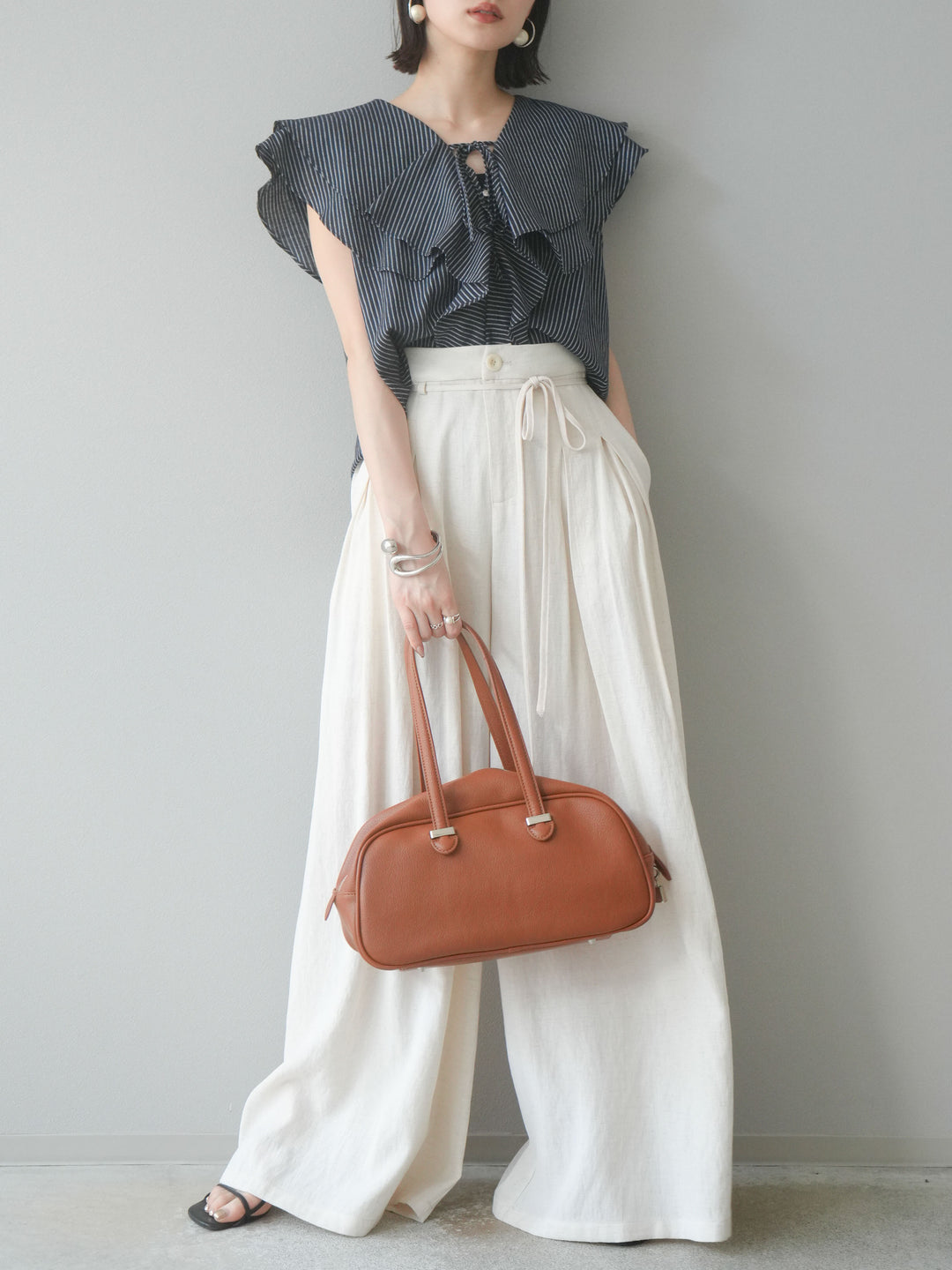 [予約]リネンライクストライプラッフルブラウス/ネイビー