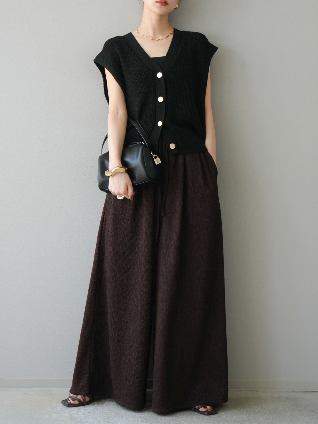 [予約]ゴールドボタンVネックニットカーディガン/ブラック