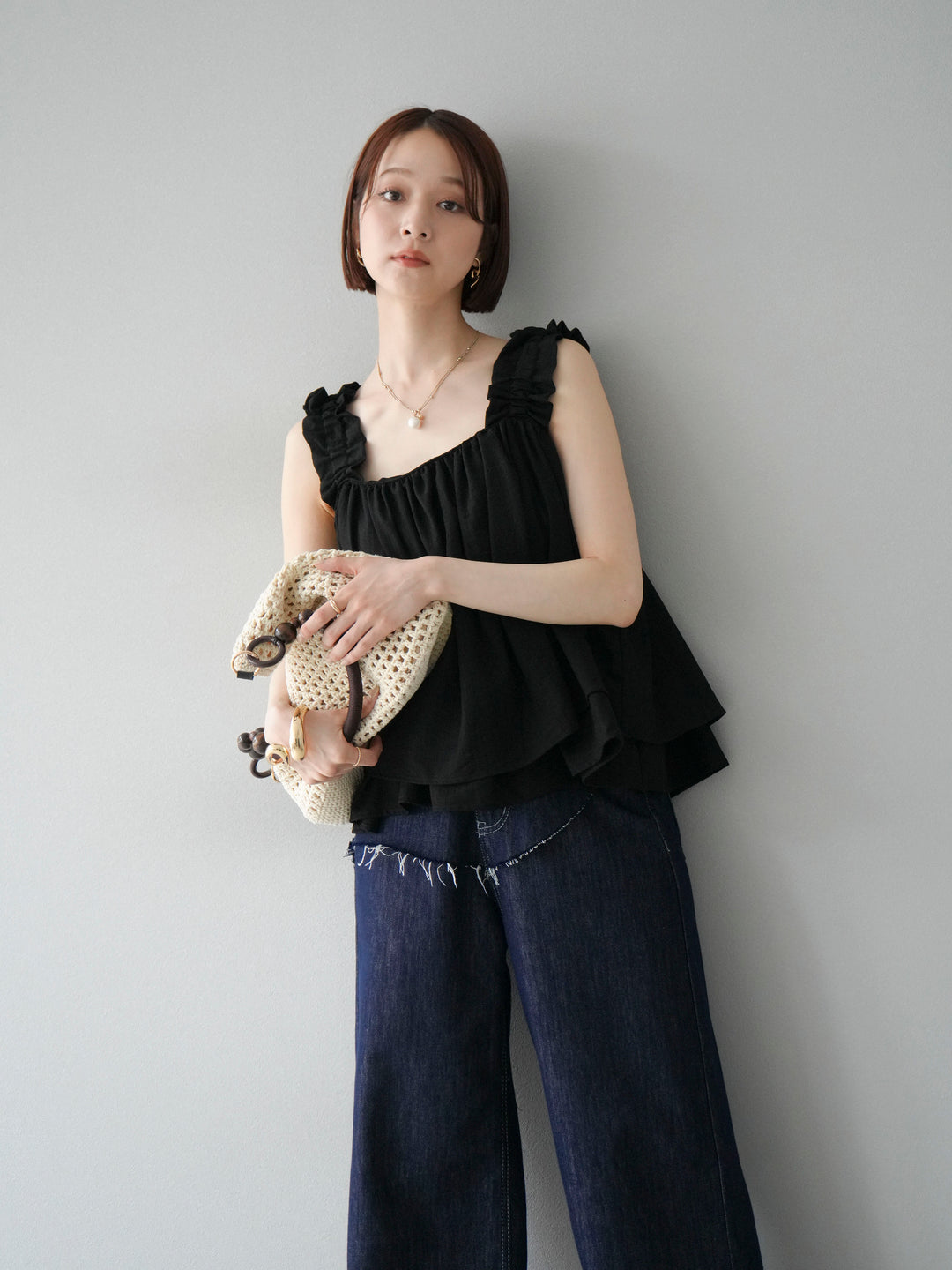 [SET] 縮肩喇叭背心 + 臀部設計牛仔褲 (2 件套)