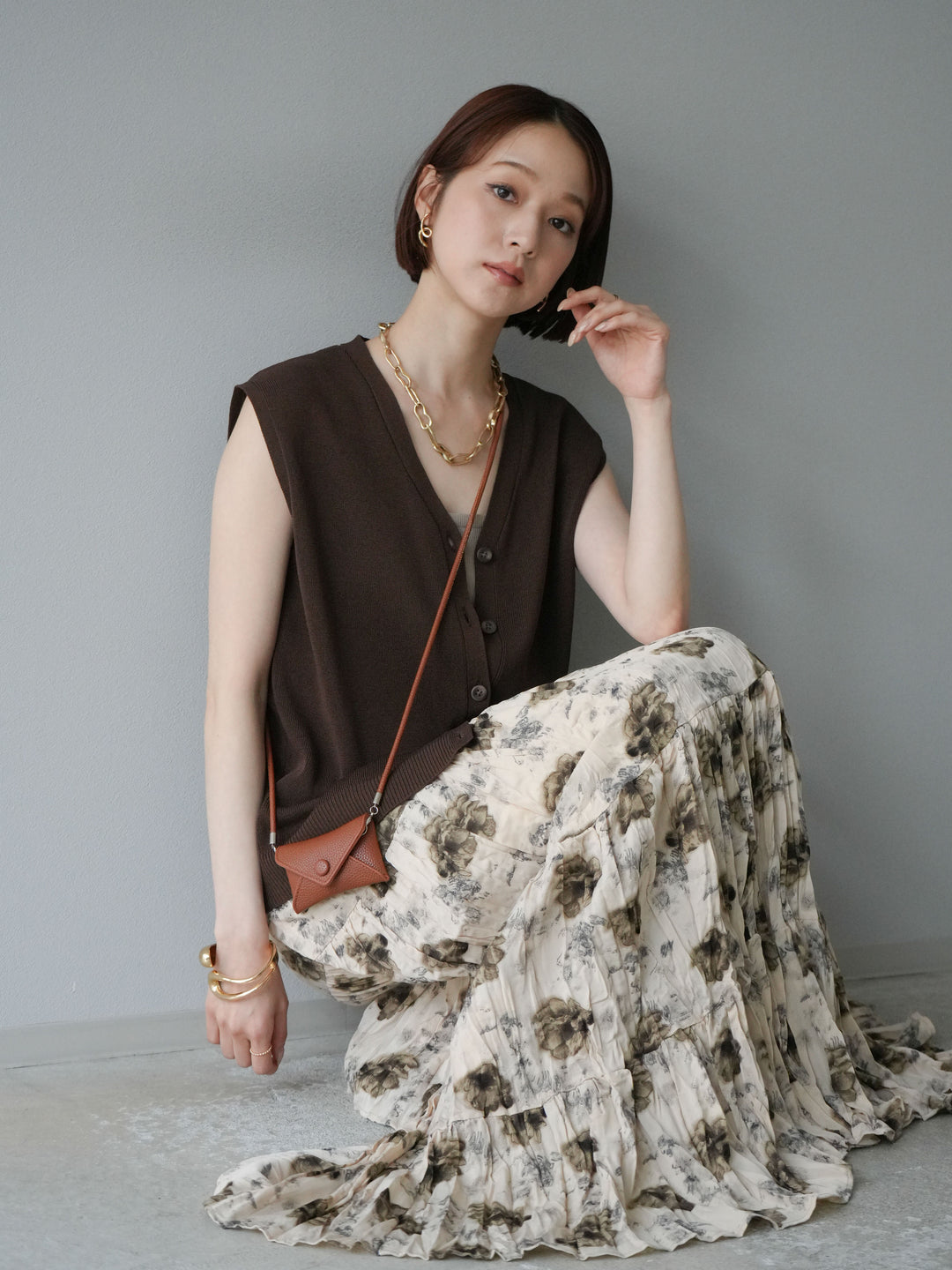 [SET] V領人造絲針織背心+花邊長裙（2件組）