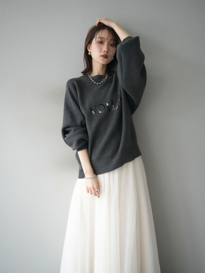 [予約]スウェットライクビーズロゴ刺繍ニットプルオーバー/charcoal