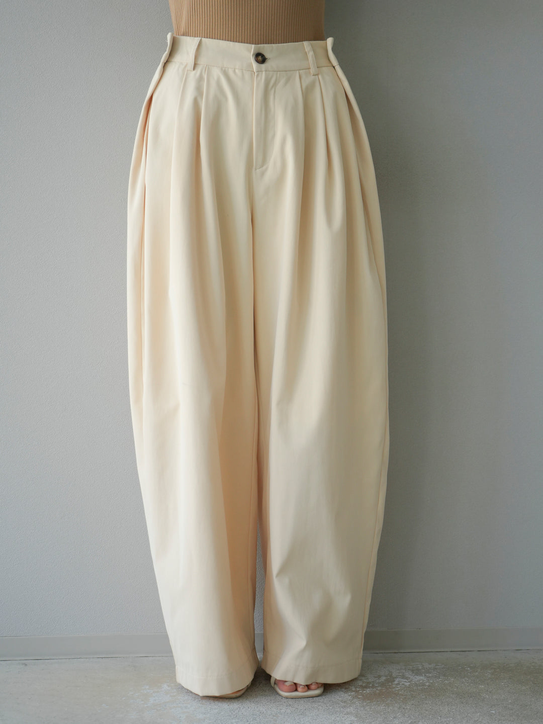 [予約]タックデザインワイドパンツ/アイボリー