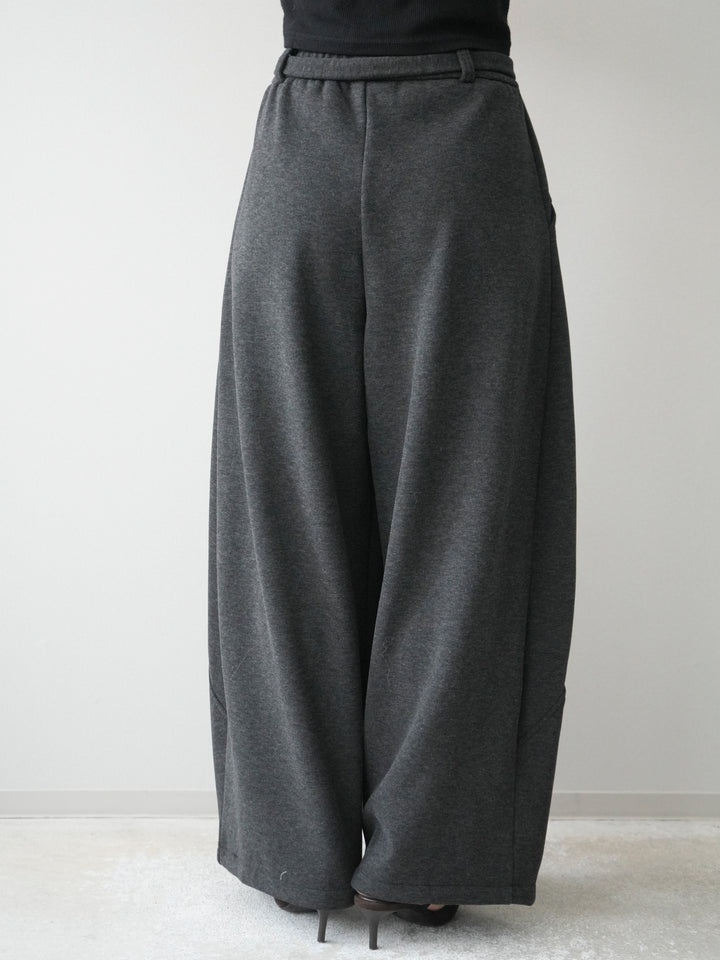 [予約]ウエストベルトカーブラインスエットパンツ/black