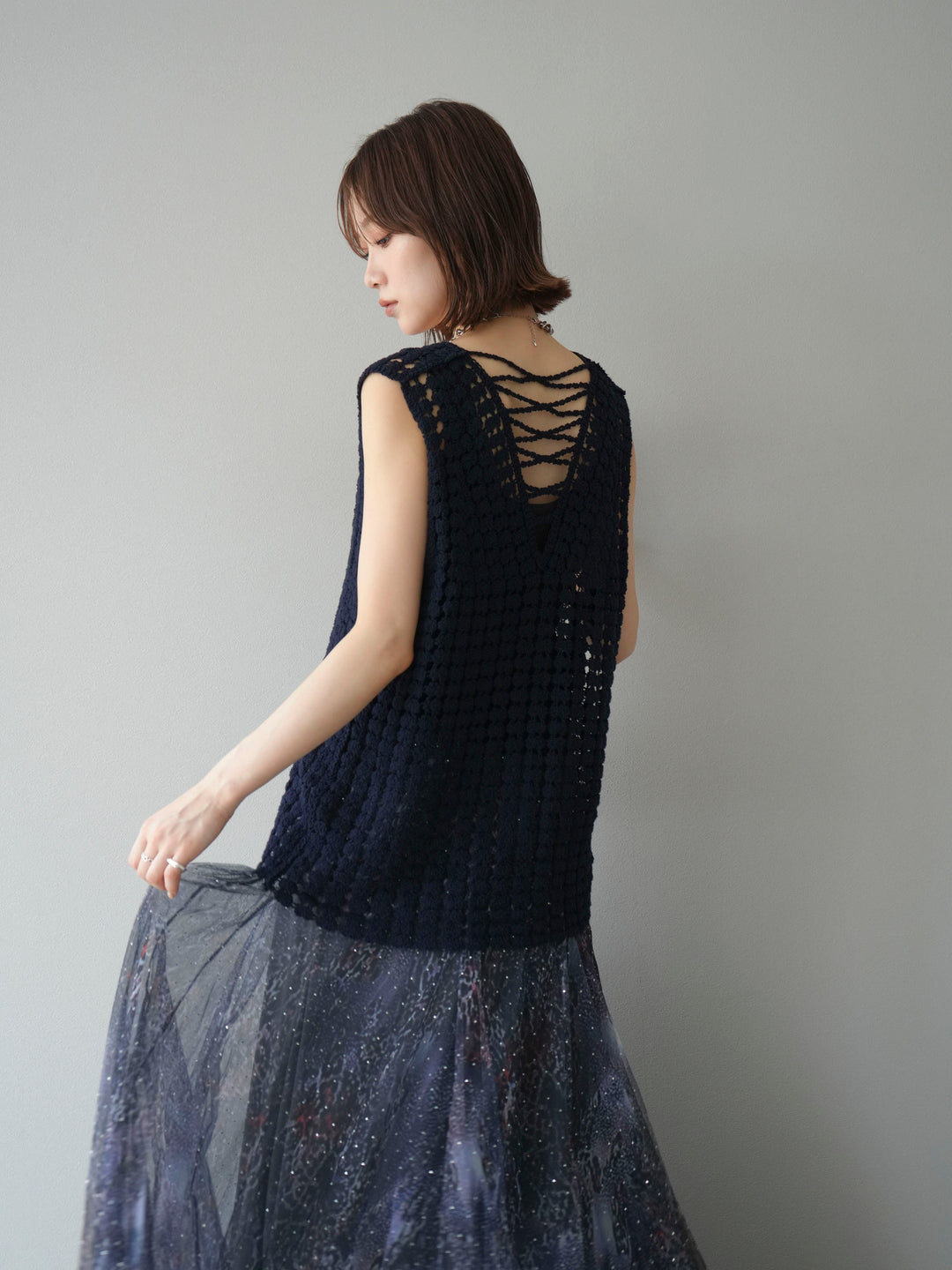 [予約]レースアップクロシェ編みニットベスト/ネイビー