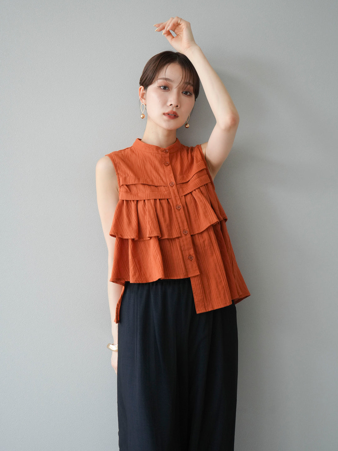 [SET]ドビーストライプアシンメトリーフリルノースリブラウス+コード刺繍チュールレイヤードパンツ+リネンライクイージーワイドパンツ(3set)