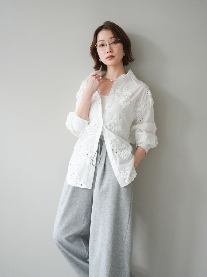 [予約]バックリボンフラワーエンブロイダリーシャツ/white