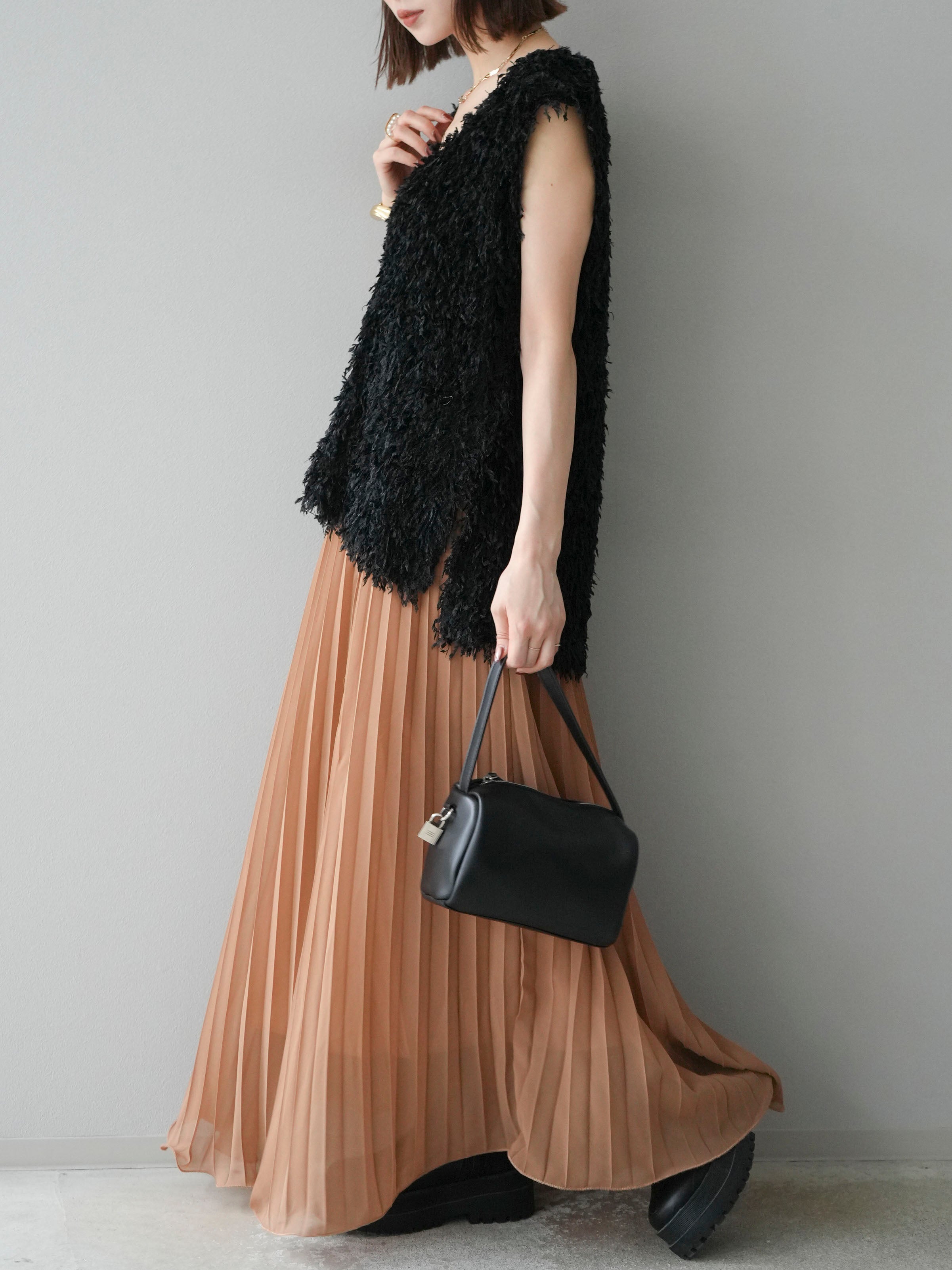 予約]フェザーVネックベスト/ブラック – Lumier