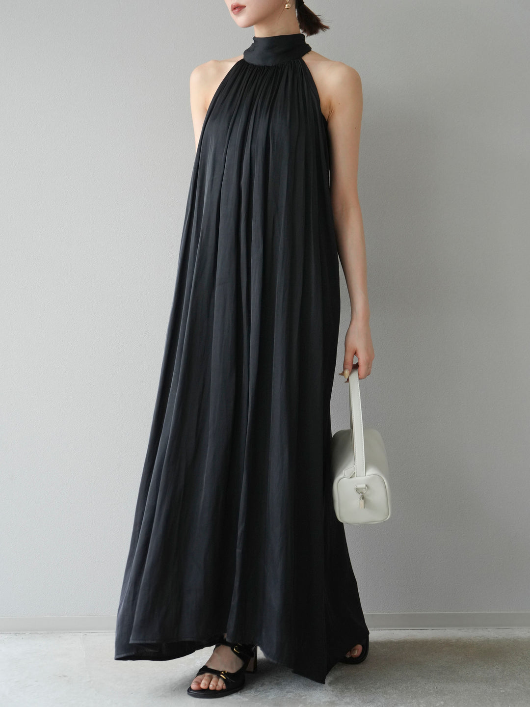 [予約]シャイニーホルターワンピース/ブラック