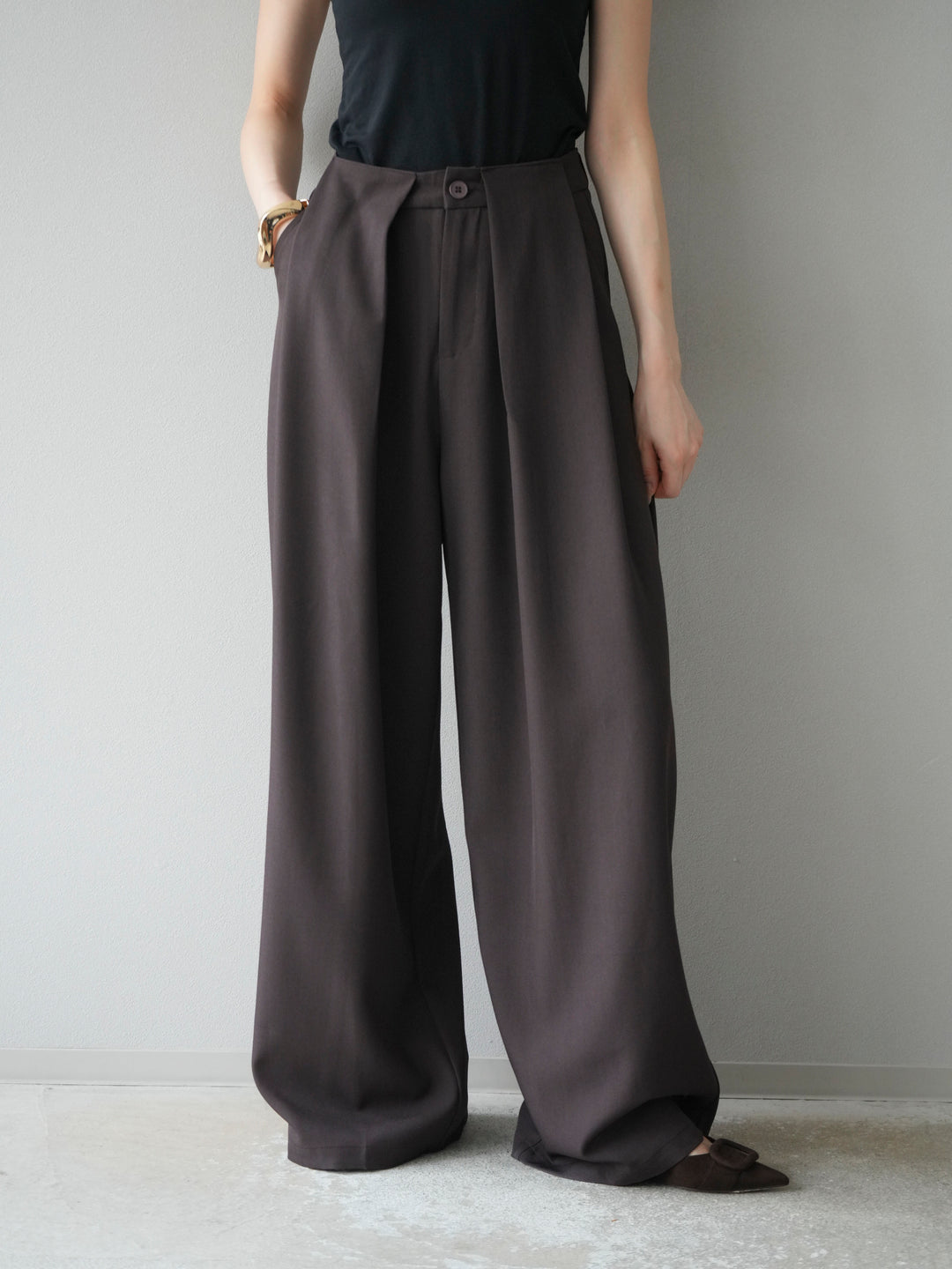 【預購】皮帶環設計寬褲/棕色