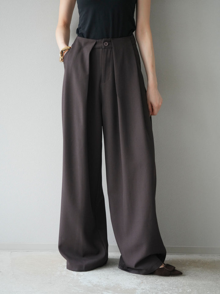 【預購】皮帶環設計寬褲/棕色