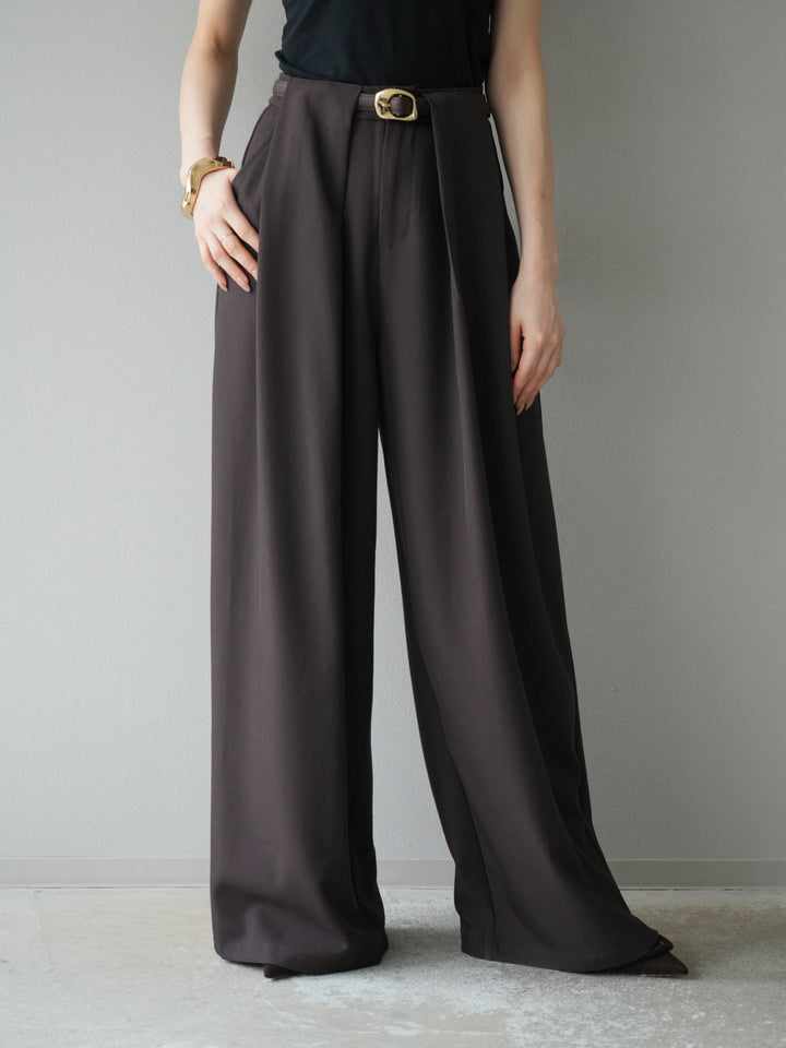 【預購】皮帶環設計寬褲/棕色