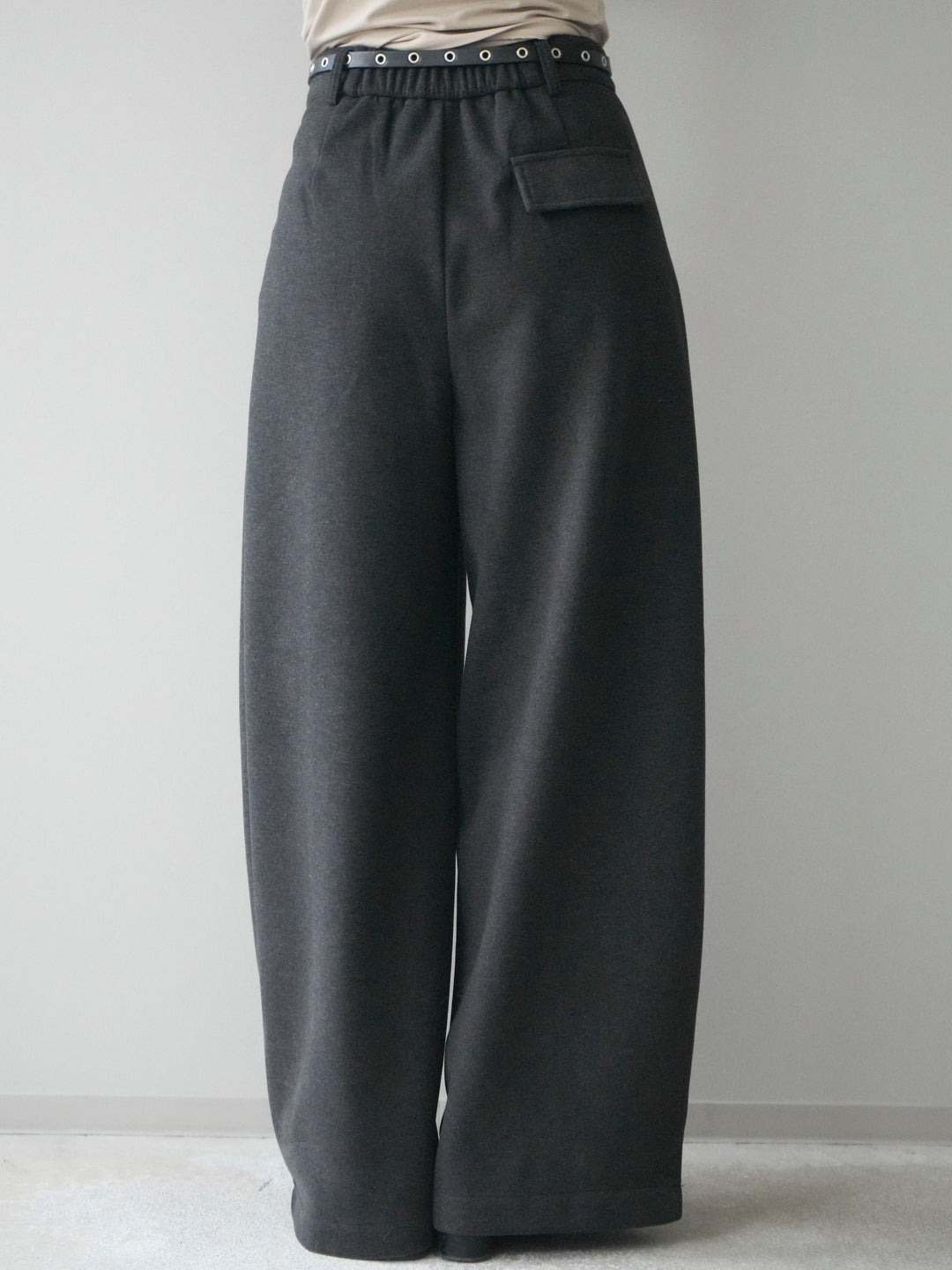 [予約]ベルト付き裏起毛ワイドパンツ/charcoal
