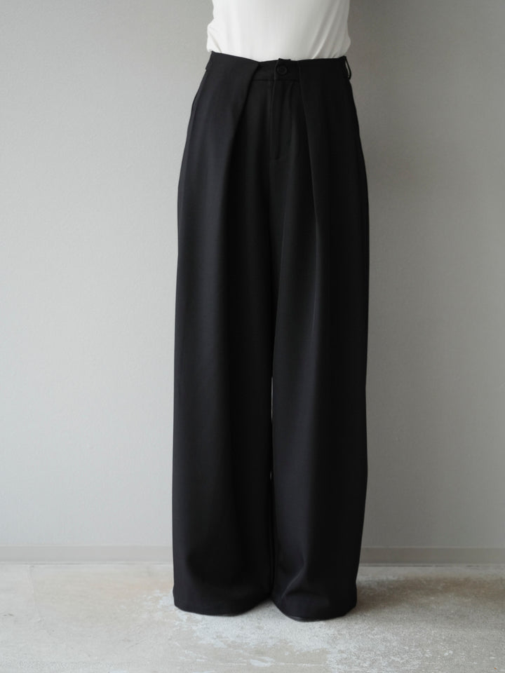 [預購] 皮帶環設計寬褲/黑色