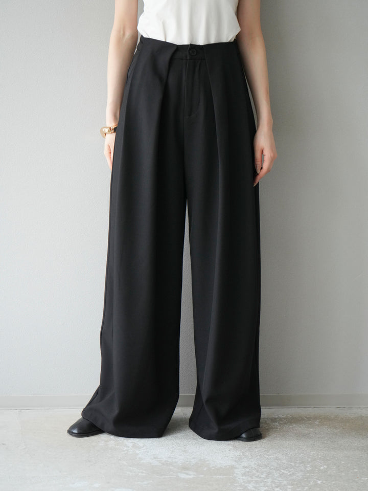 [預購] 皮帶環設計寬褲/黑色