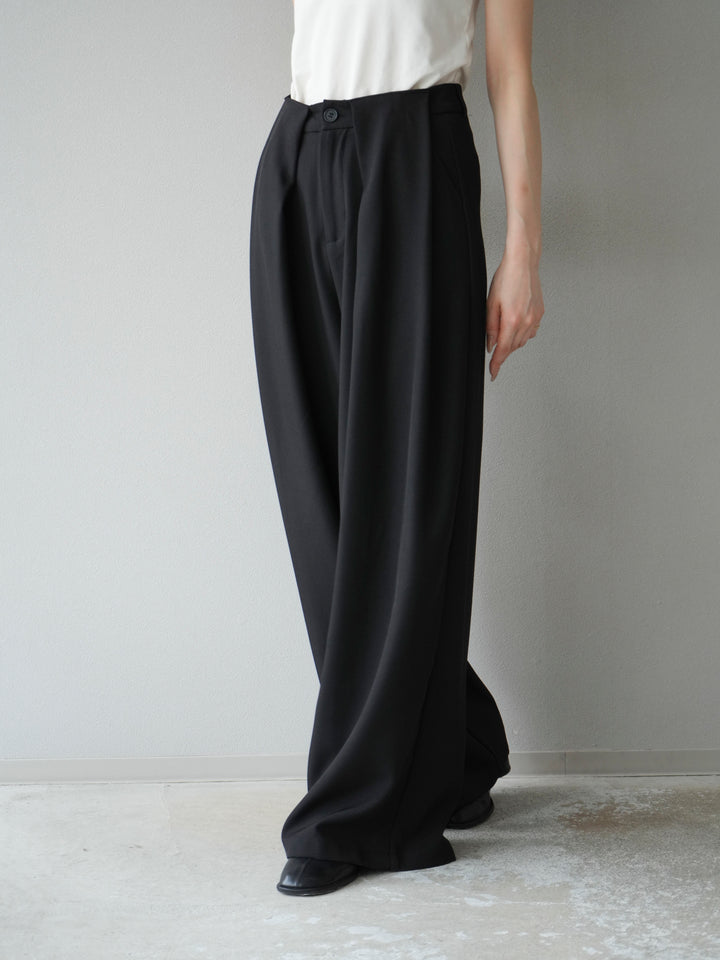 [預購] 皮帶環設計寬褲/黑色