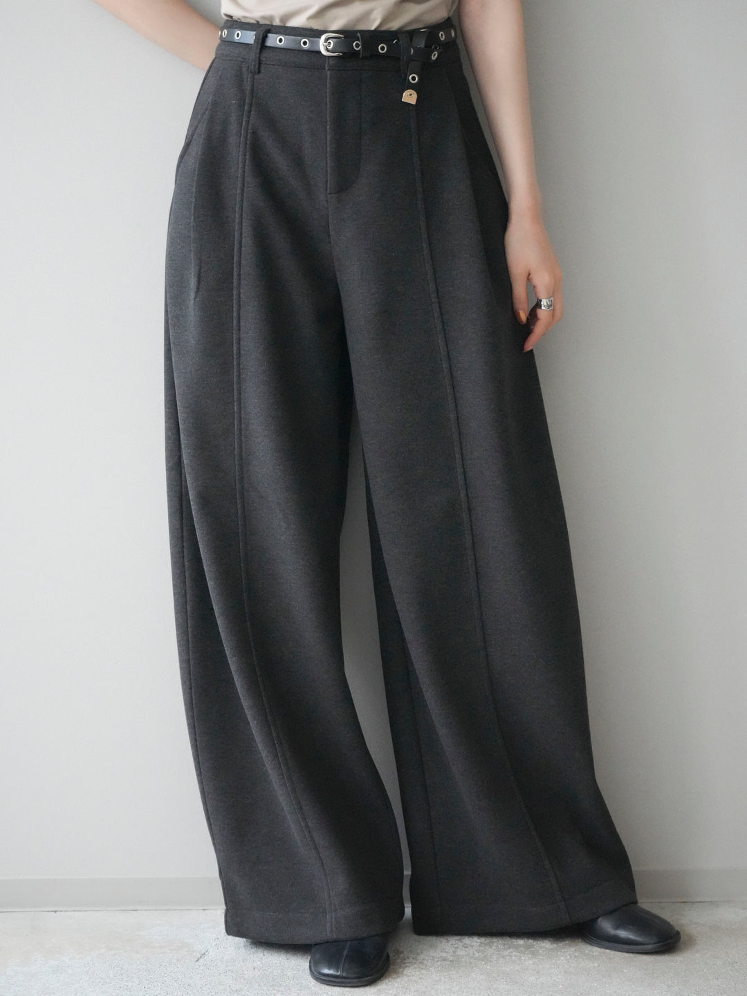 [予約]ベルト付き裏起毛ワイドパンツ/charcoal