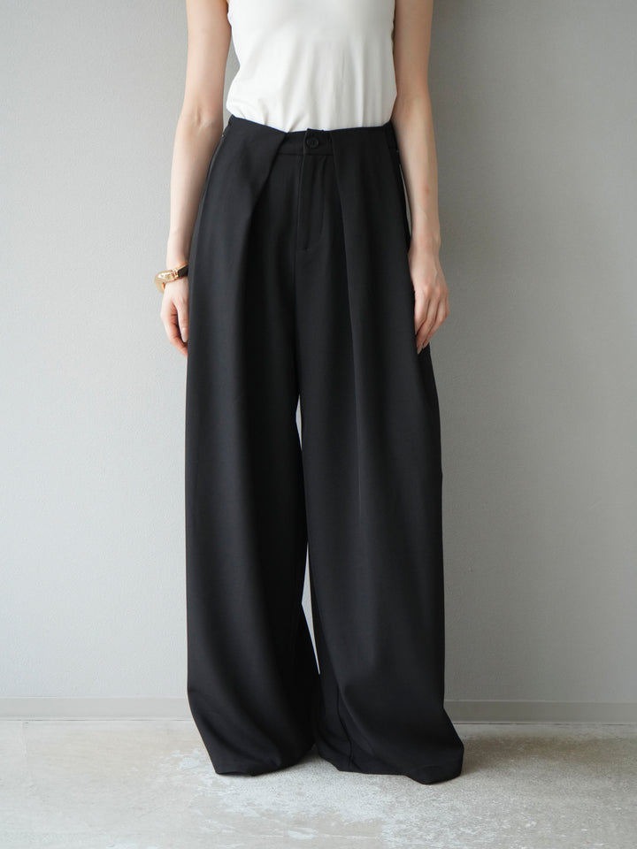 [預購] 皮帶環設計寬褲/黑色