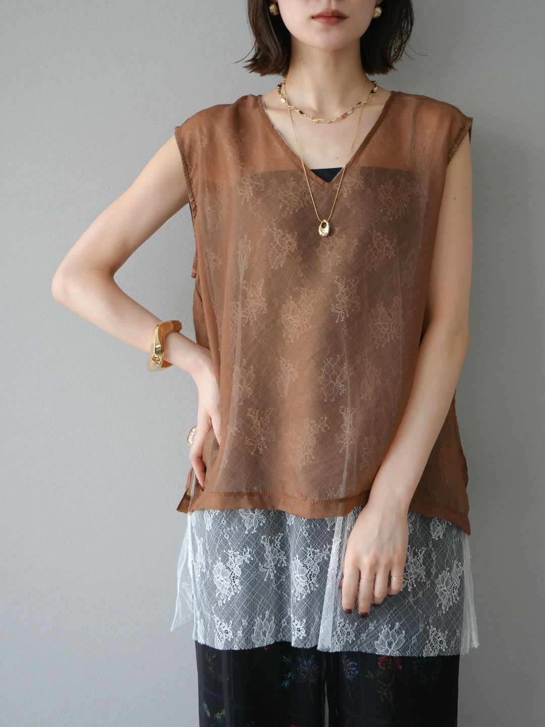 [予約]レースレイヤードオーガンジートップス/ブラウン