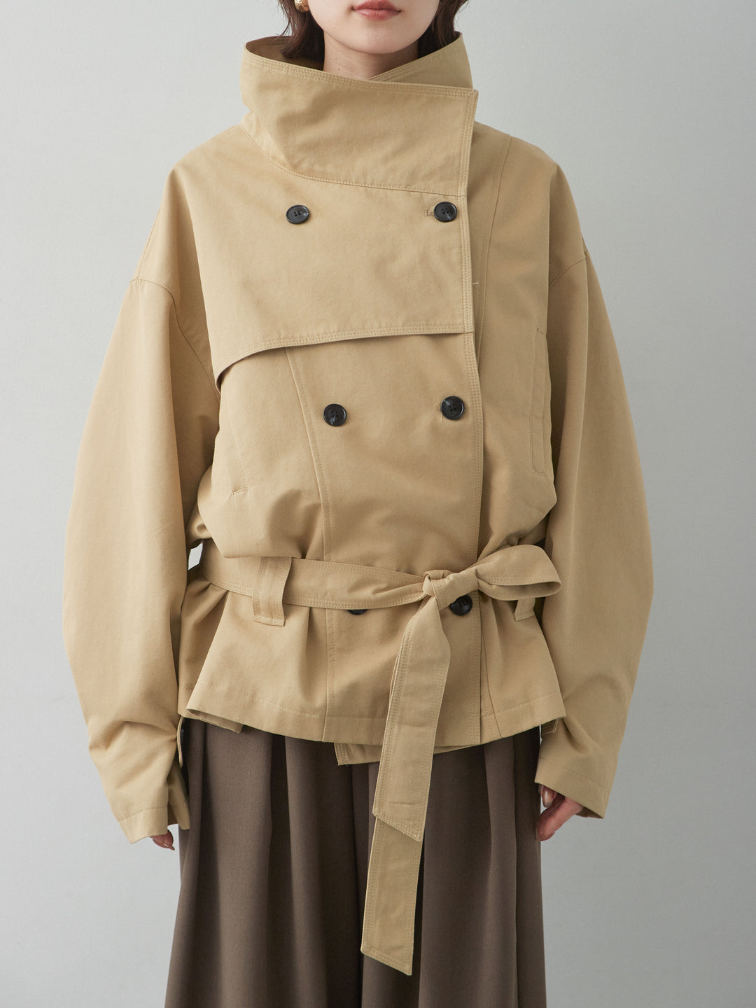 [予約]アシンメトリースタンドカラーショートトレンチ/beige
