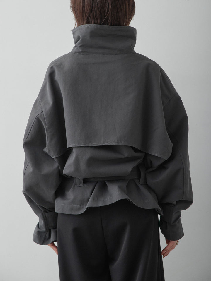 [予約]アシンメトリースタンドカラーショートトレンチ/black