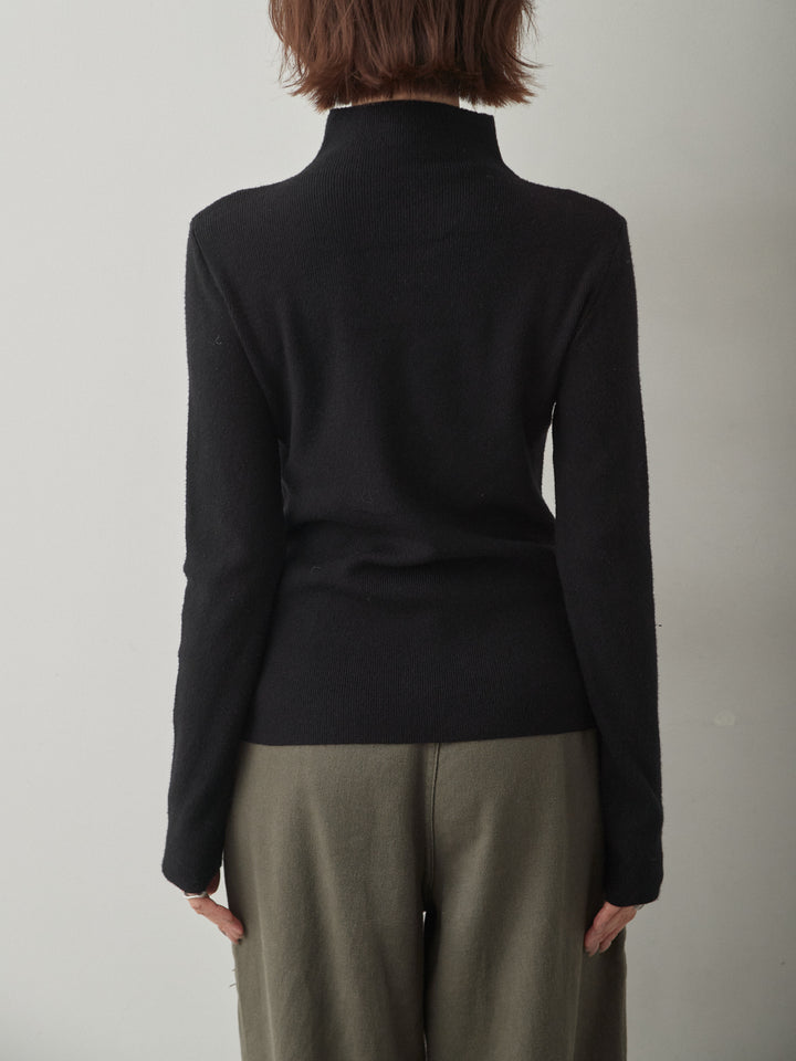 [予約]センターラインモックネックニットトップス/black