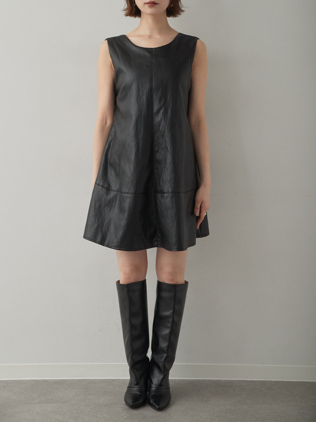[予約]レザータッチミニワンピース/black