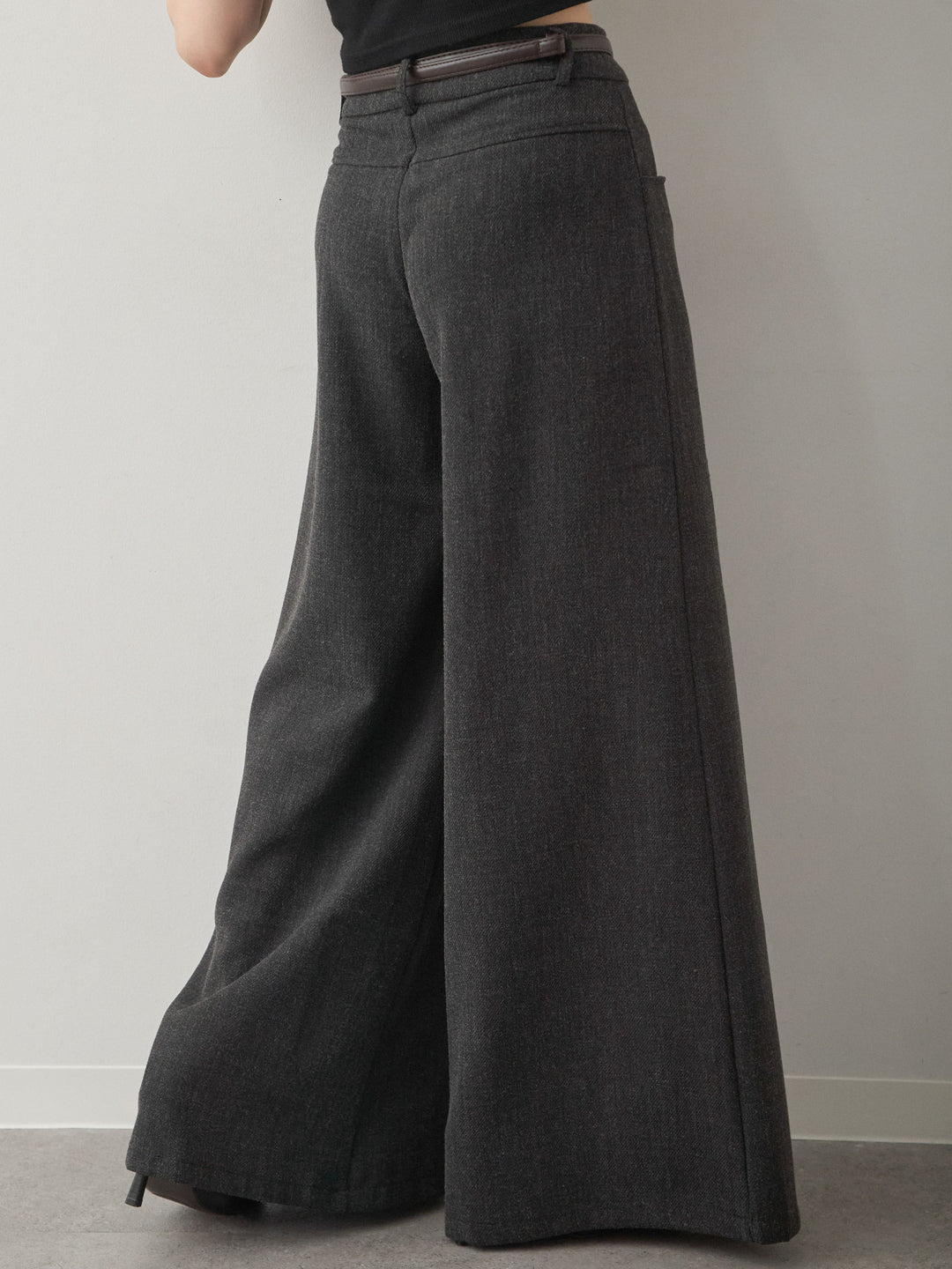 [予約]ベルト付ポケットデザインワイドストレートパンツ/charcoal