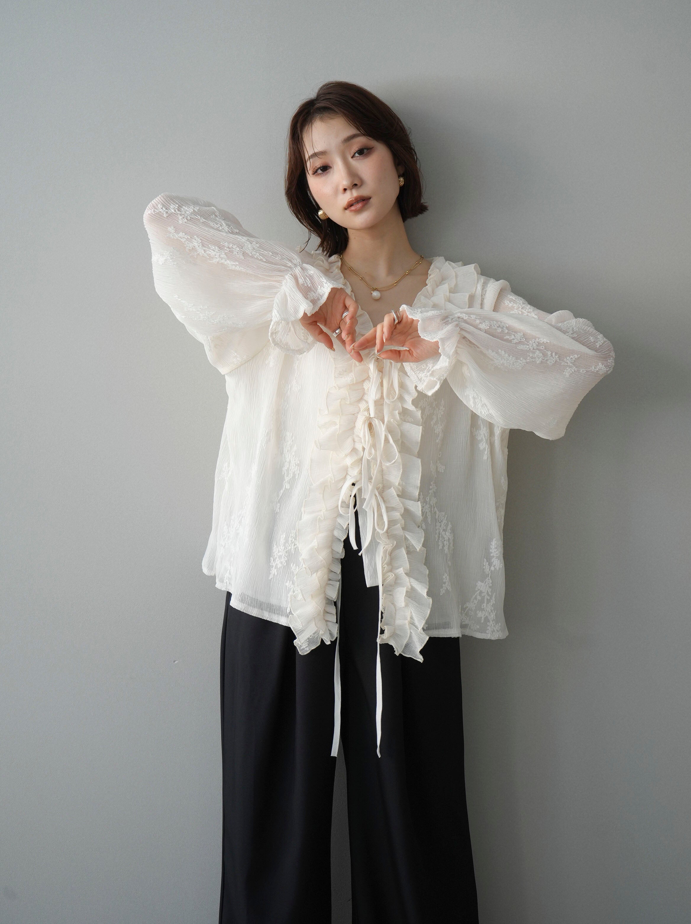 トリイユキ　綿カーディガン　ホワイト ×フリル付　38 レディース 予約]楊柳ラッフルフリルカーディガン/ivory – Lumier