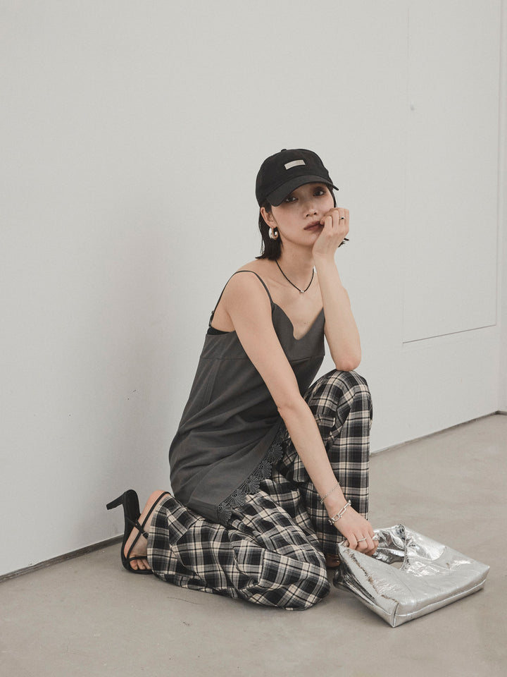 [SET] 蕾絲下擺吊帶迷你洋裝 + 格紋寬褲 (2 件套)