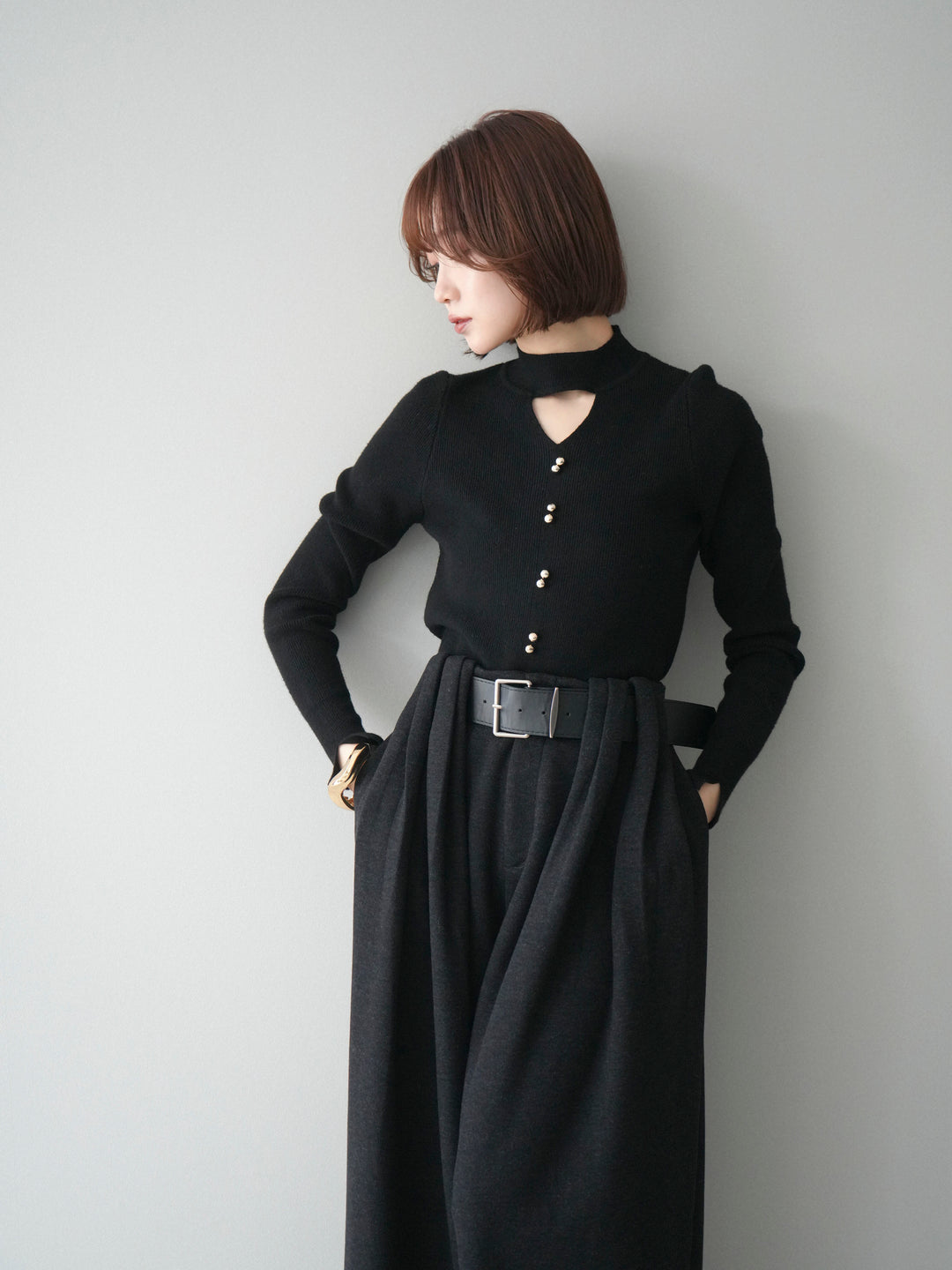 [予約]チョーカーデザインボタンリブニットトップス/black