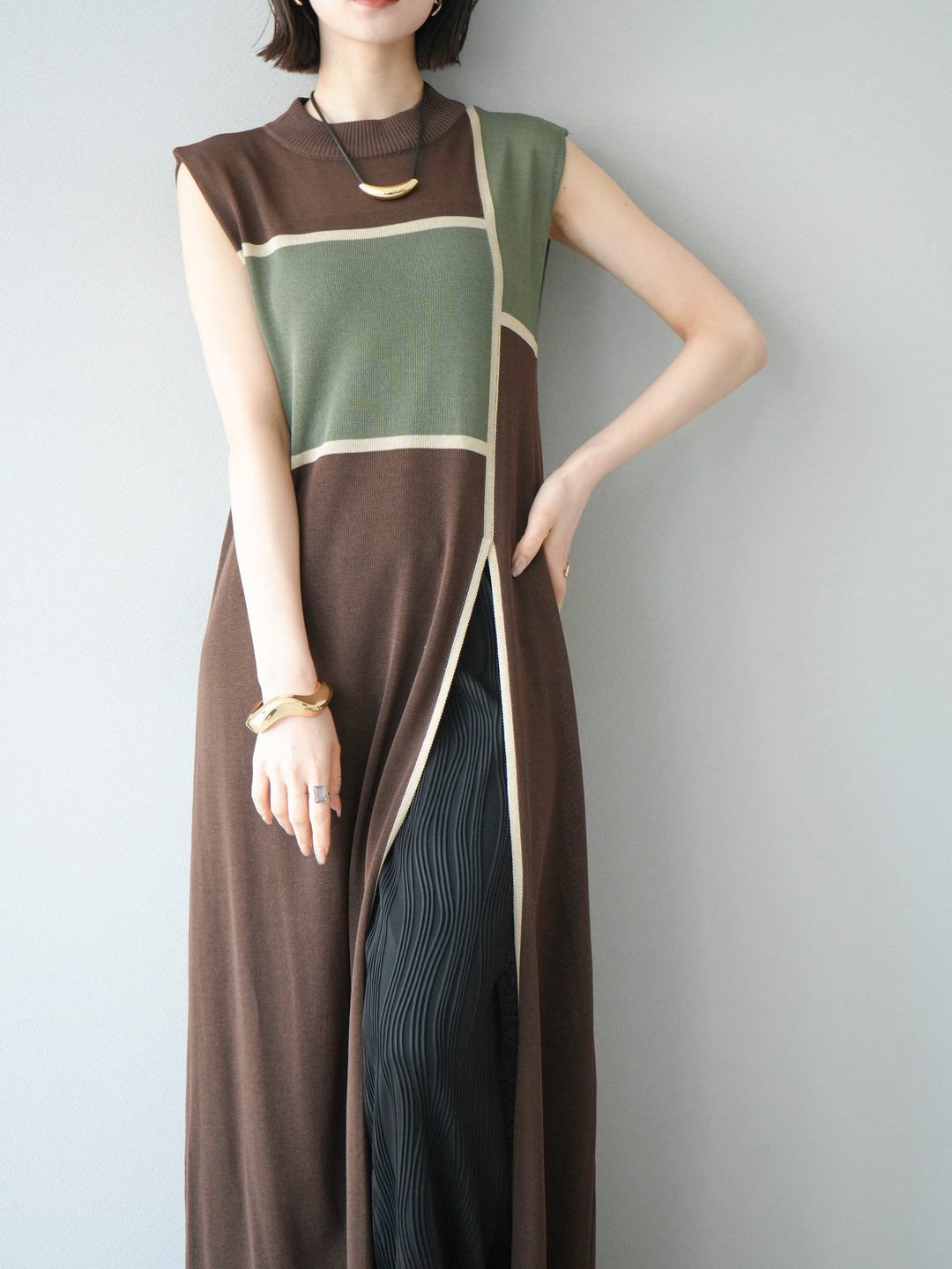 [SET] 配色開衩針織洋裝 + 波浪滾邊休閒褲 (2件套)