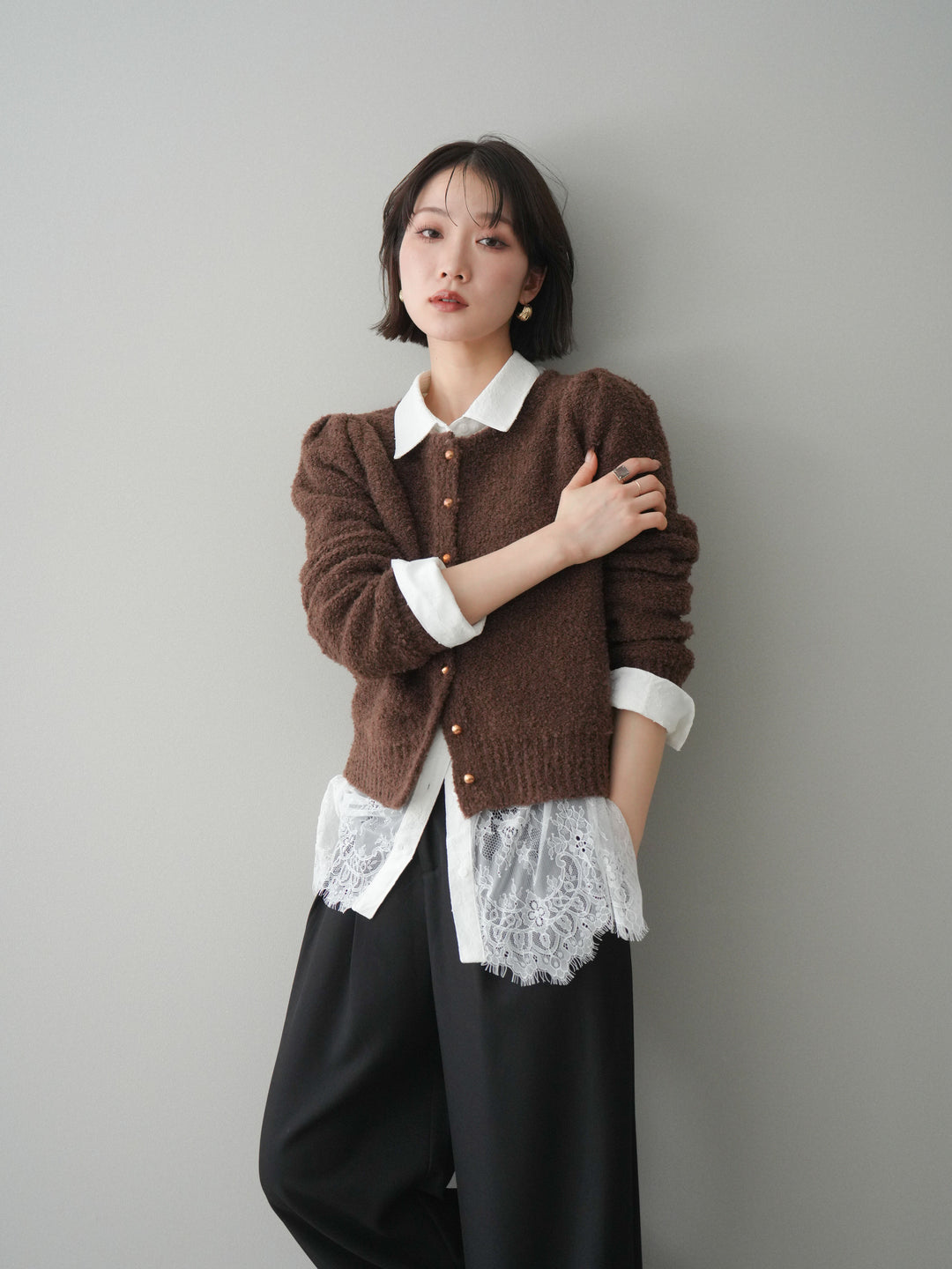 [SET]ゴールドボタンブークレニットカーディガン+総レースボリュームスリーブシャツ(2set)