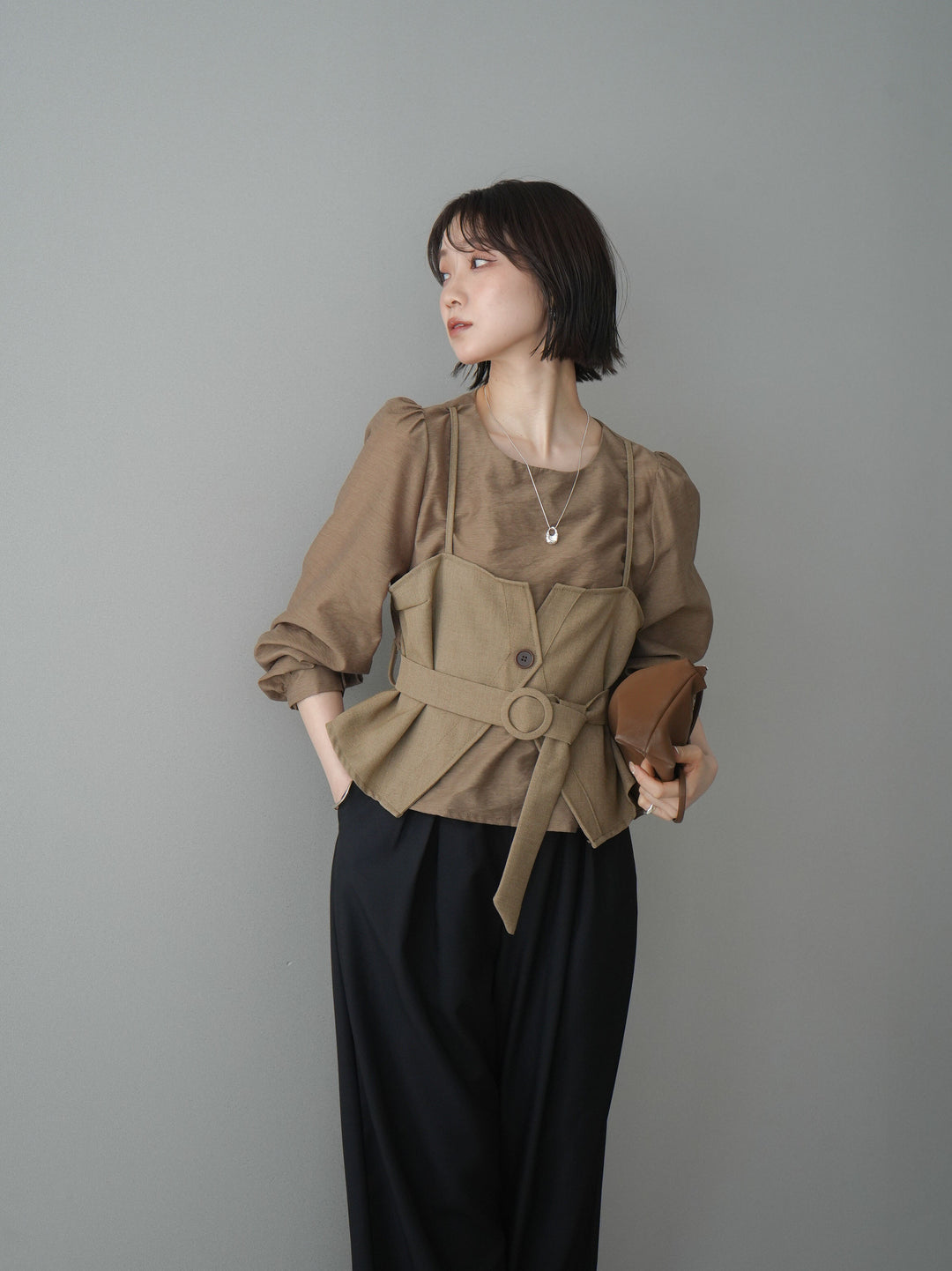 [SET]異素材ビスチェドッキングブラウス+ベルト付キーホルダーモチーフワイドパンツ(2set)