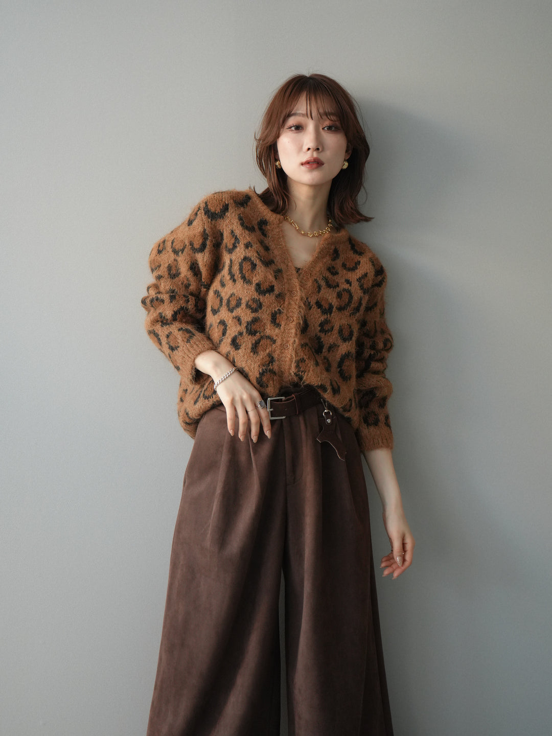 [SET]モヘアタッチレオパード柄ニットカーディガン+モチーフベルト付スエードタックワイドパンツ(2set)