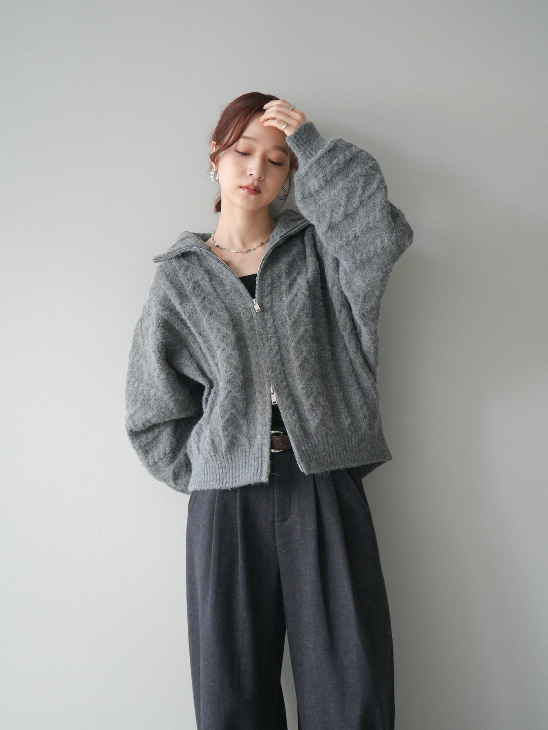 [SET]ケーブル編みハイネックZIPニットカーディガン+アニマル柄ベルト付きウールタッチワイドパンツ(2set)