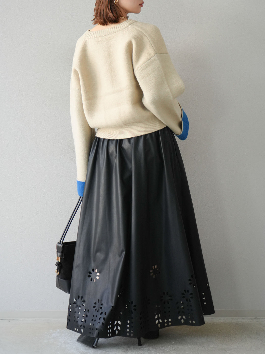 [予約]フラワーパンチングレザースカート/ブラック