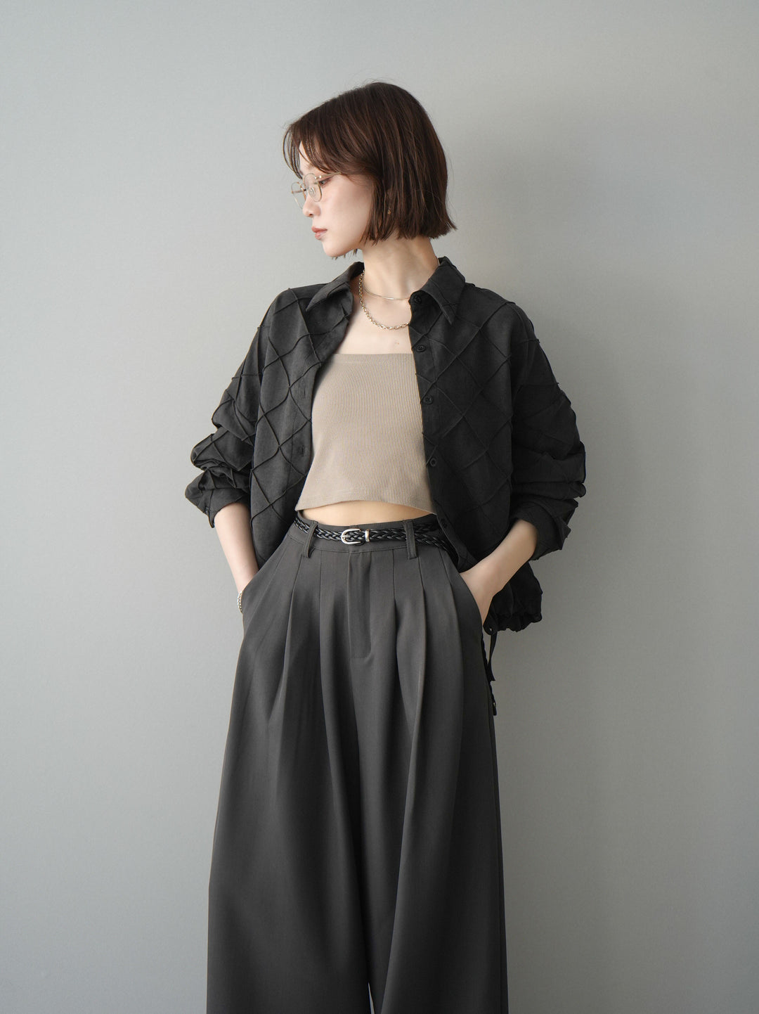 [SET]パイピングクロスデザインブラウス+編み込みベルト付タックワイドパンツ(2set)