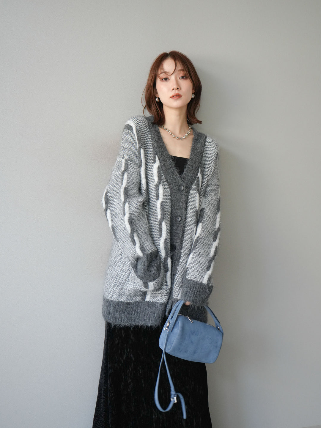 [SET]バイカラー編み込みデザインニットカーディガン+ベロアプリーツナロースカート(2set)