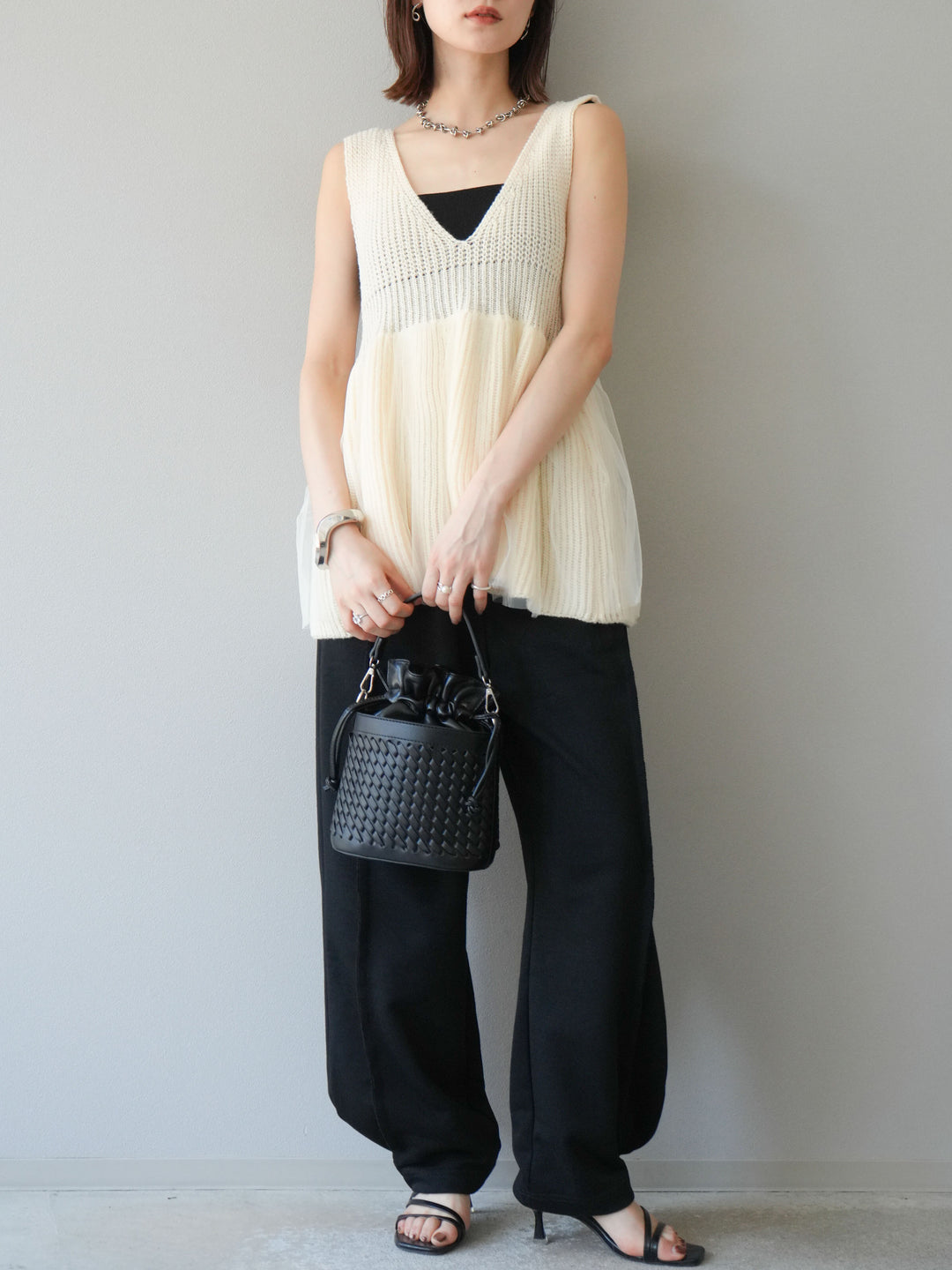 [SET] 薄紗層疊荷葉邊針織背心 + 兩用設計運動褲（2 件組）