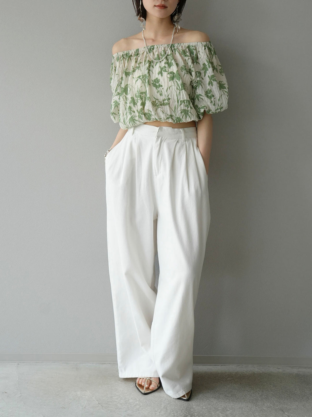 [Pre-order] Washer Flower Pattern Off-Shoulder Blouse/Green