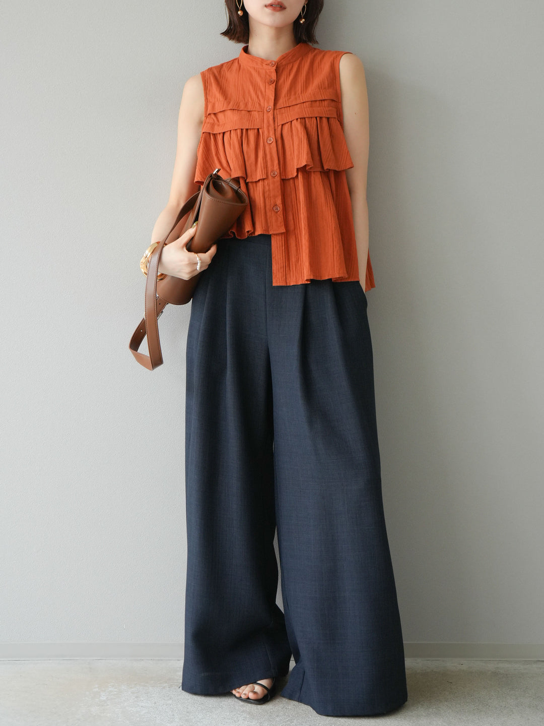 [予約]ドビーストライプアシンメトリーフリルノースリブラウス/テラコッタ