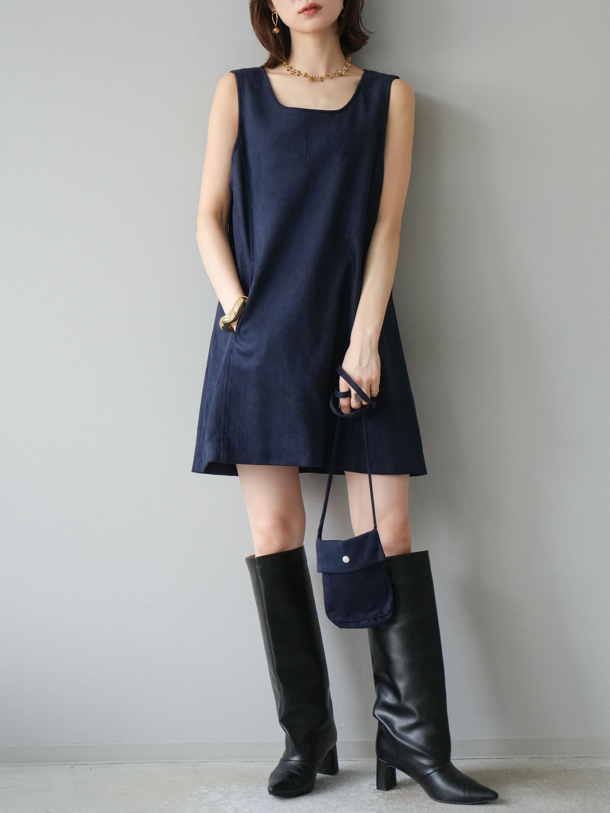 予約]ショルダーポーチ付スウェードミニワンピース/ネイビー – Lumier