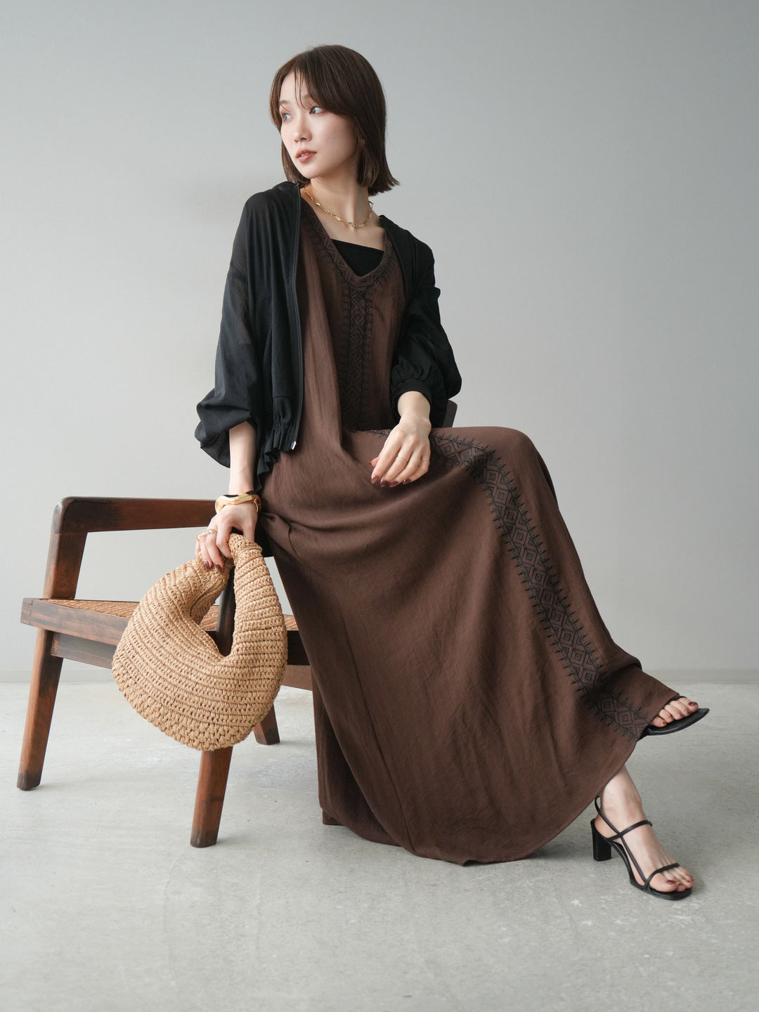 [予約]刺繍Vネックワンピース/ブラウン