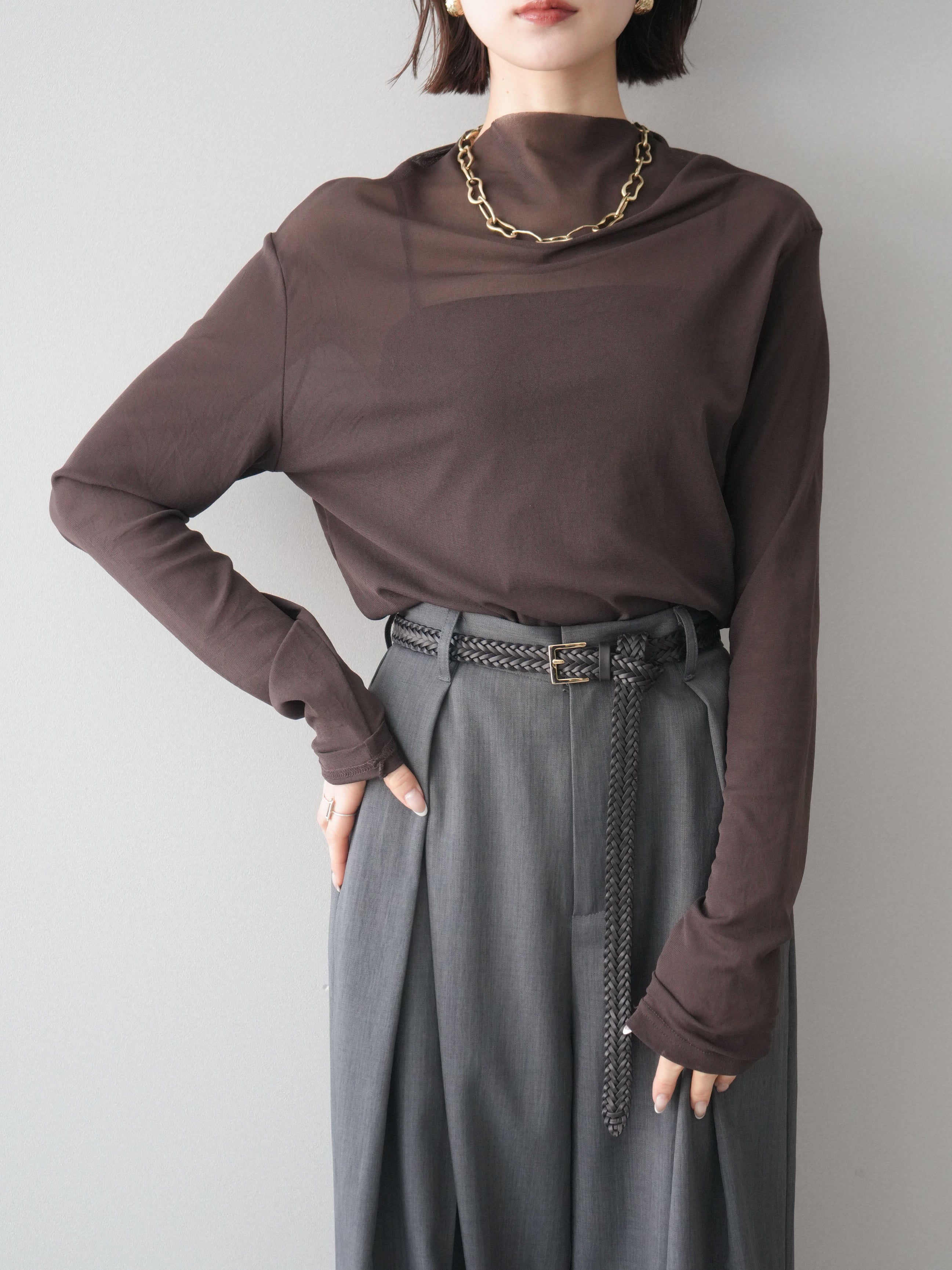 予約]シアープチネックストレッチトップス/brown – Lumier