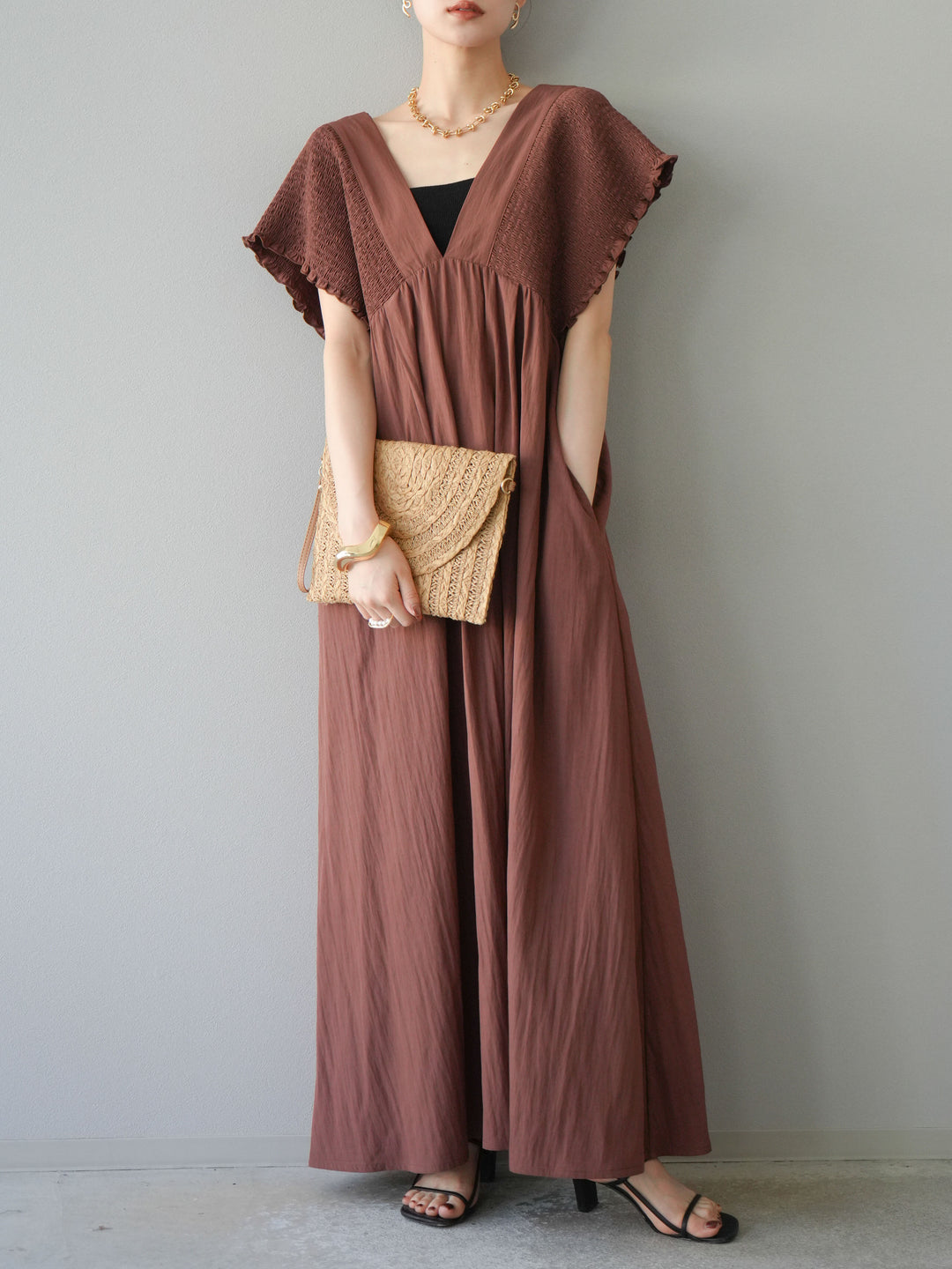 【預購】褶皺V領洋裝/棕色
