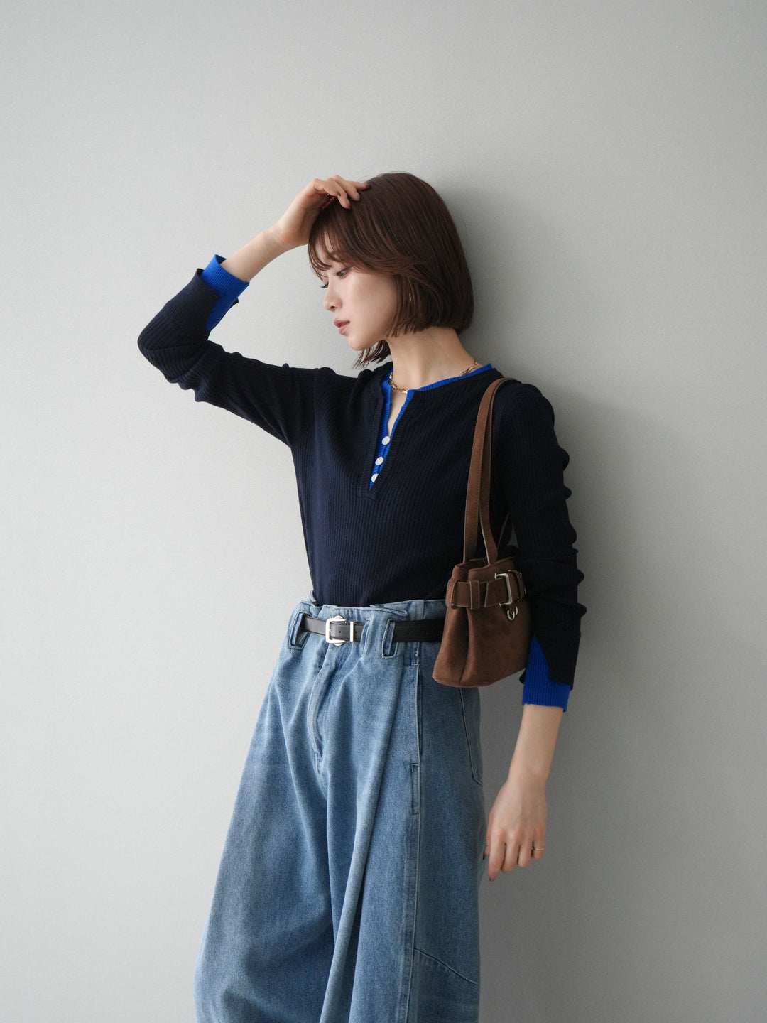 [SET]バイカラーキーネックリブニットトップス+ハイウエストベルトループデザインデニムパンツ(2set)