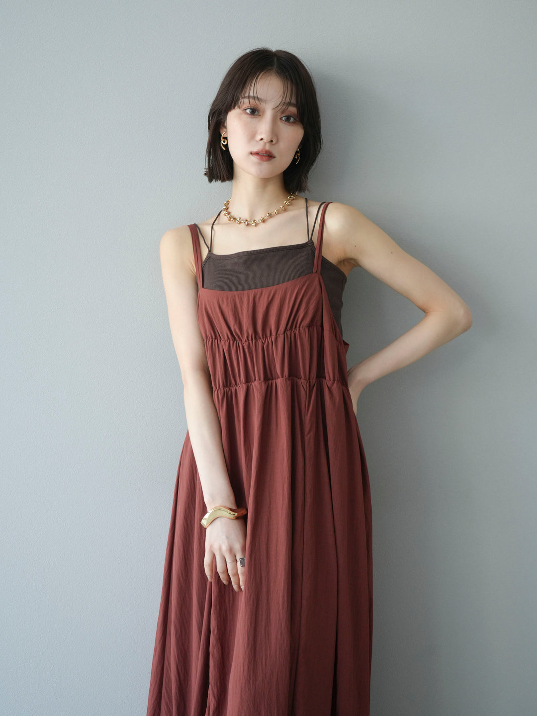 [SET]レーヨンシャーリングキャミワンピース+カップ付きバッククロスキャミソール(2set)