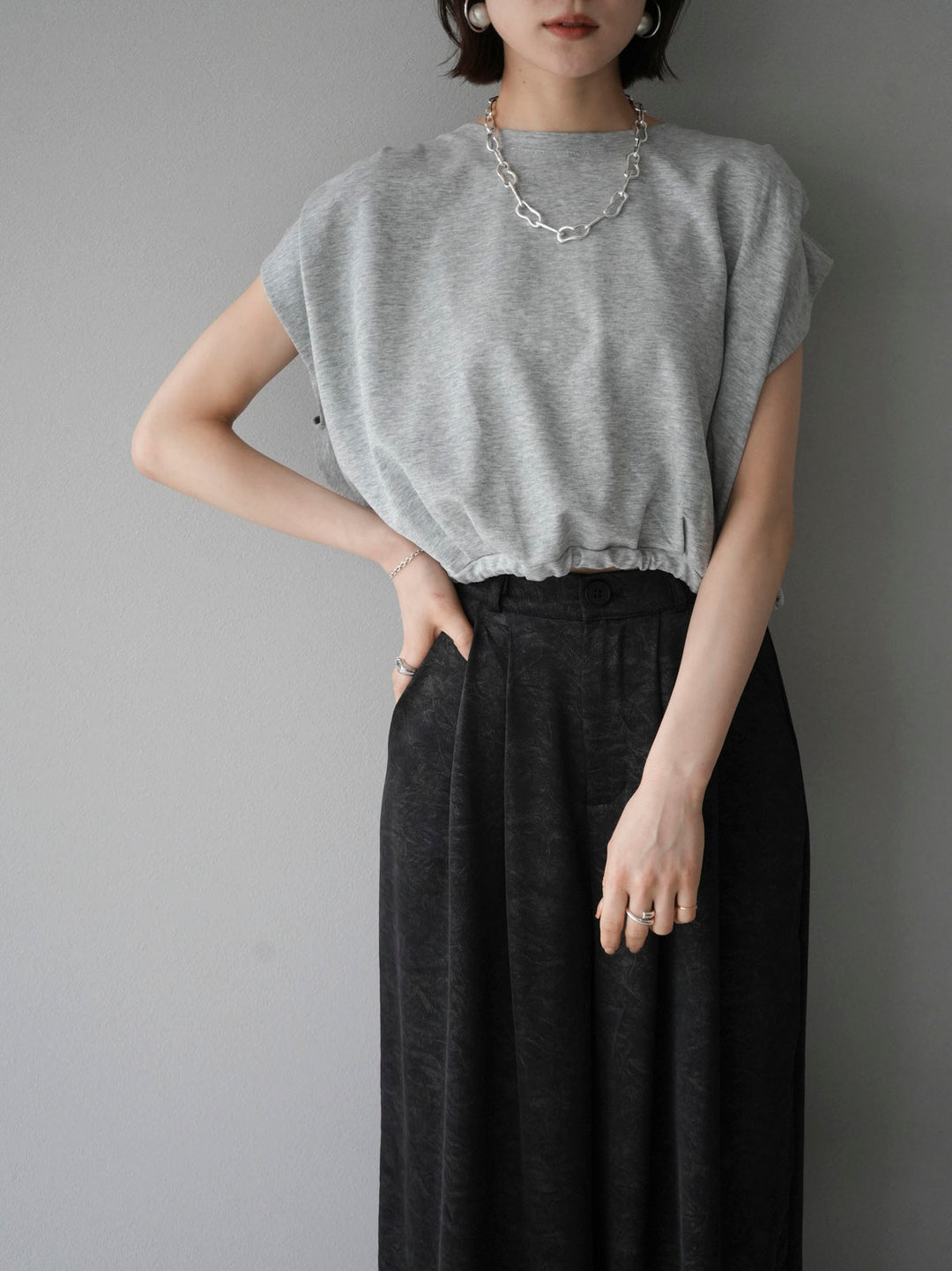 [Pre-order] Tuck shoulder hem drawstring ribbon top/gray